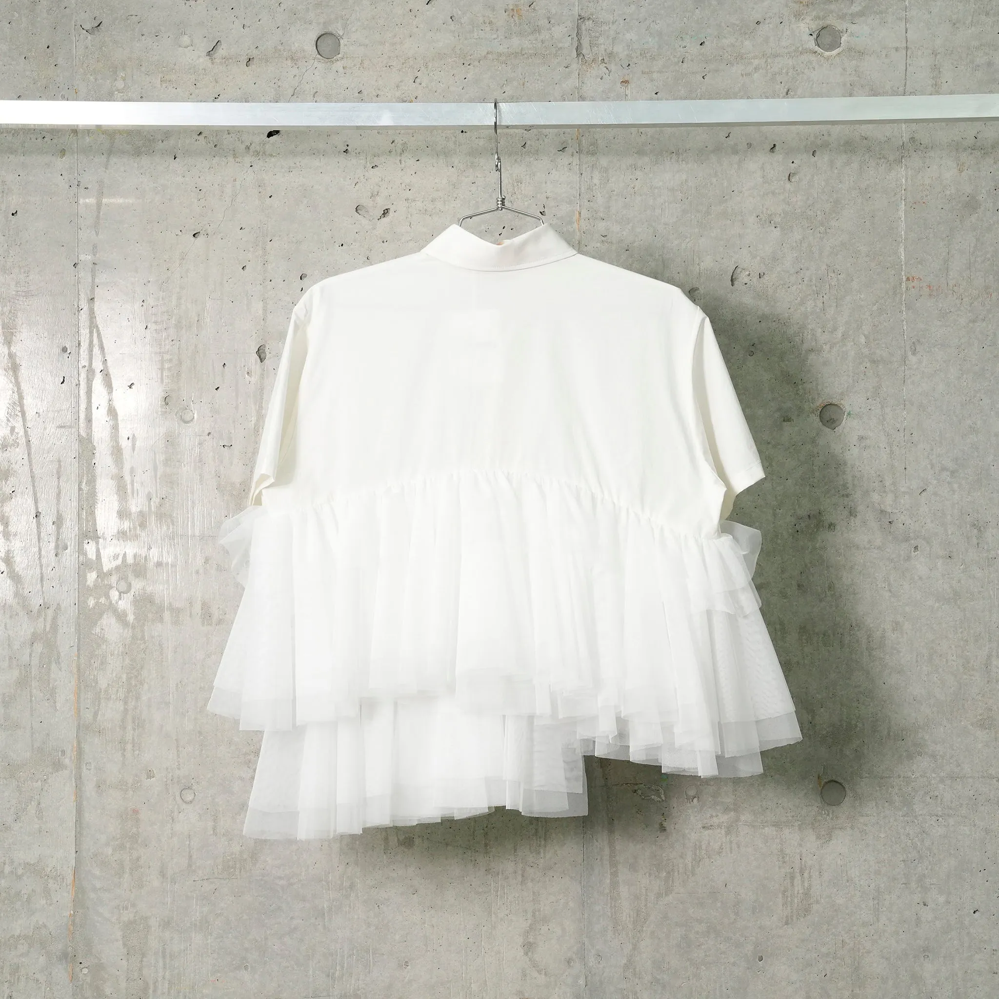 TULLE RUFFLE CROPPED SHIRT / WHITE